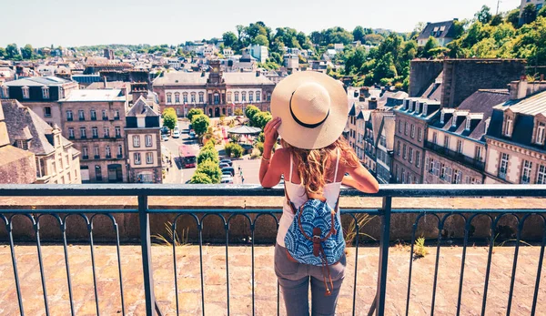 Mulher Olhando Para Vista Panorâmica Horizonte Cidade Morlaix Finistere França — Fotografia de Stock