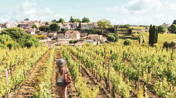 Woman Vineyards Summer Season Saint Emilion Bordeaux France — Stock Photo, Image