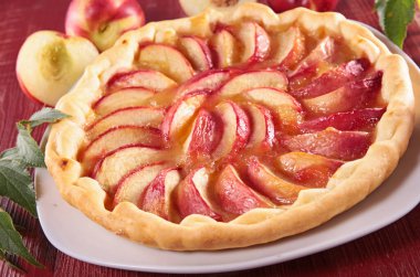 Ev yapımı şeftalili turta veya turta.