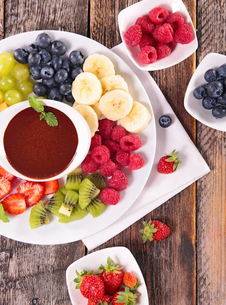 Mixed Fresh Fruits Chocolate Sauce — Stock Photo, Image