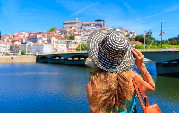 Cidade Coimbra Mulher Viajante Portugal — Fotografia de Stock