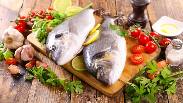 Морское Дно Свежей Рыбы Дорадо Свежим Ингредиентом Приготовления Пищи — стоковое фото