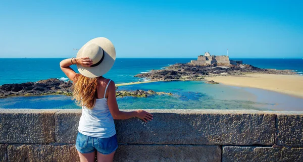 Rear View Woman Looking Beach Fort Saint Malo France — Stock Photo, Image