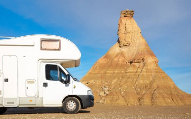 Bardenas 'taki karavan İspanya' da gerçek.