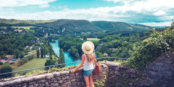 Vallei Van Lot Frankrijk Vrouw Zoek Naar Panoramisch Uitzicht Landschap — Stockfoto