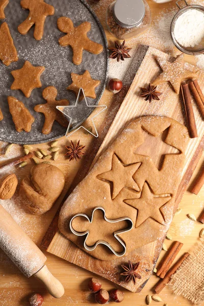 Pečení Vánočních Sušenek Tradiční Vánoční Perníkové Sušenky — Stock fotografie