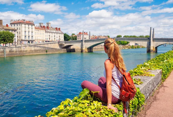 Turista Mujer Viajando Francia Borgoña Chalon Sur Saone — Foto de Stock
