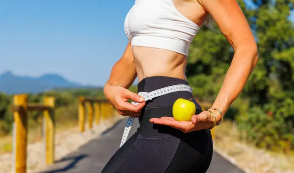Kobieta Mierząca Taśmę Zdrowie Dieta Sport Koncepcja Fitness — Zdjęcie stockowe