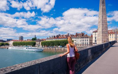 Chalon-sur-Saone 'nin tadını çıkaran kadın, Burgundy, Fransa