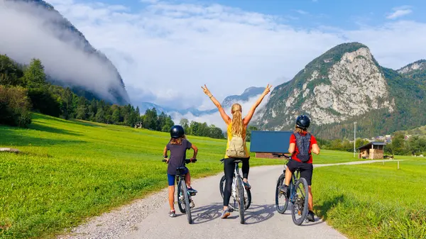 Сім Велосипеді Словенії Спорт Подорожі Активність Європі — стокове фото