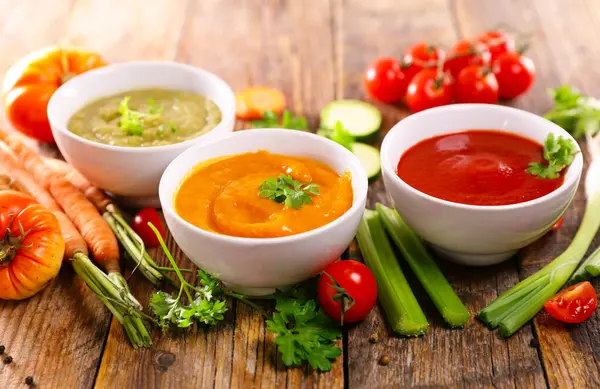 Renkli sebze kremalı çorba karışımı.