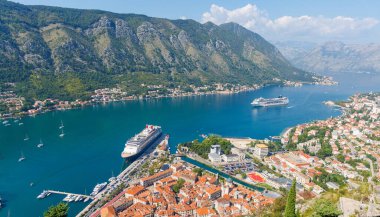 Kotor Körfezi 'nin panoramik manzarası - seyahat, turizm, Karadağ ve Avrupa' da tatil