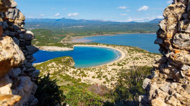 Yunanistan 'daki Idyllic plajı Messinia' daki Voidokoilia, Peloponnese- Yunanistan 'ın en güzel plajlarından biri olan Pylos.