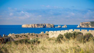 Pylos Kalesi ve güzel panoramik deniz manzarası - Mora, Yunanistan