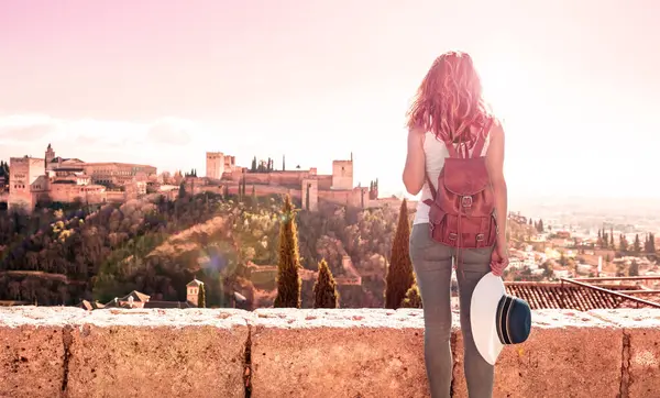 Gün Batımında Granada Turizm Spanya Endülüs Alhambra Bakan Kadın — Stok fotoğraf