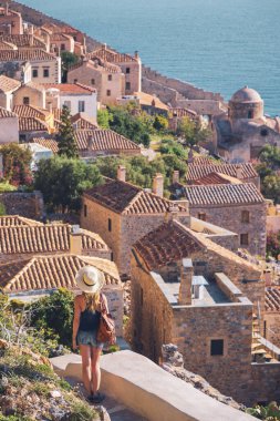 Yunanistan, Monemvasia, Moreloponese 'de kadın turist