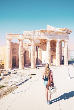 Akropolis, Atina 'yı ziyaret eden kadın turist