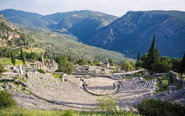 Antik Delphi kenti, Apollo tapınağının kalıntıları, tiyatro ve diğerleri - Yunanistan 'da seyahat, turizm