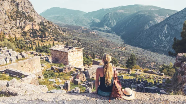 Antike Stadt Delphi Ruinen Des Apollotempels Theater Und Touristen — Stockfoto