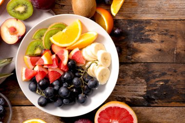 Masada taze meyve salatası