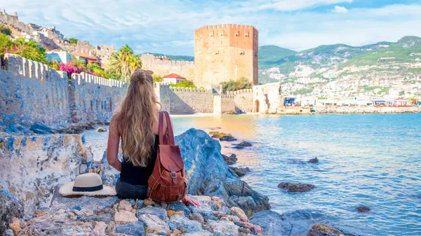 Woman Travelling Turkey Alanya City Red Tower — Stock Photo, Image