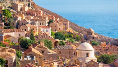 Yunanistan 'ın eski ortaçağ şatosu Monemvasia, Moreloponnese