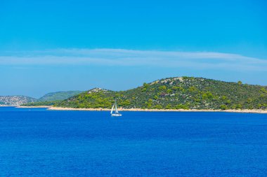 Okyanusta yelkenli yatı