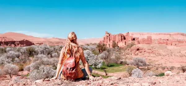 Жінка Мандрівник Марокко Пригоди Сафарі Екскурсії Або Туристичний Напрямок Ліцензійні Стокові Зображення