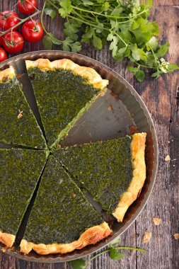 Çeri domatesli ve maydanozlu ıspanaklı tart.