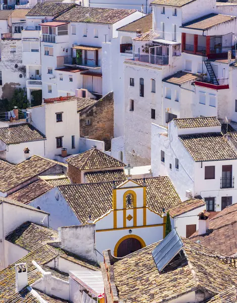 Setenil de las Bodegas- İspanya 'nın tipik beyaz köyünde turizm