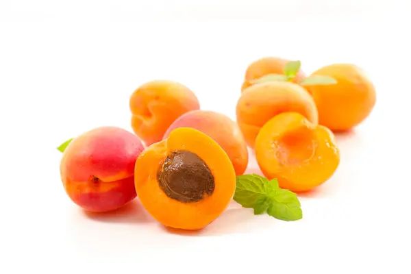 Frische Aprikosen Auf Weißem Hintergrund lizenzfreie Stockbilder