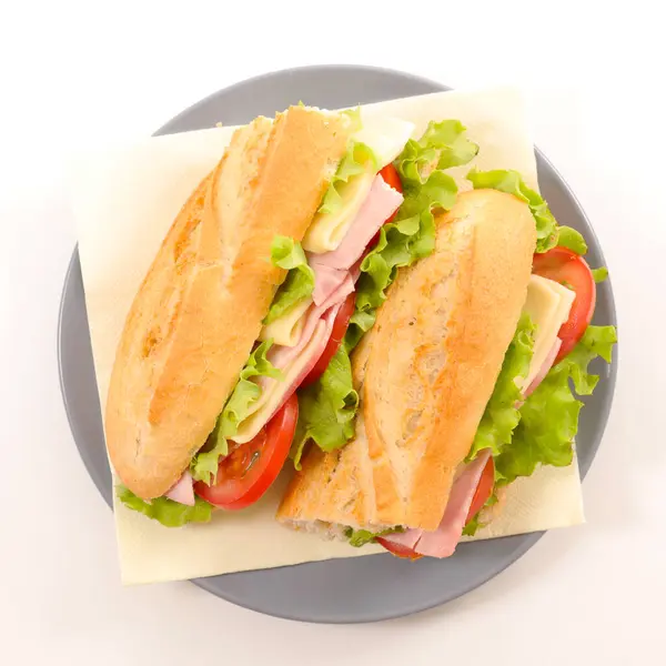 Baguette Sandwich Mit Käse Schinken Tomaten Und Salat lizenzfreie Stockfotos