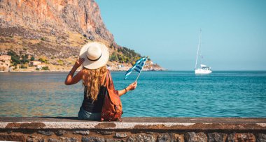 Yunanistan 'da tatilin tadını çıkarmak. Seyahat yeri, tatil, yaz tatili.