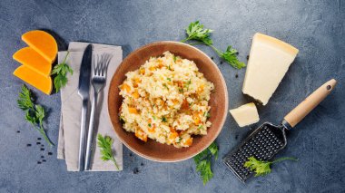 Parmesanlı ev yapımı kremalı balkabaklı risotto.