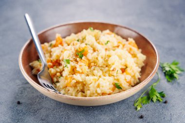 Kabaklı, fındıklı ve parmesanlı risotto.