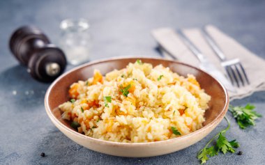 Kabaklı, fındıklı ve parmesanlı risotto.