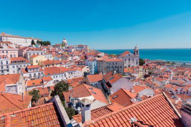 Lizbon şehrinin panoramik manzarası, Alfama Lizbon çatısı, Portekiz