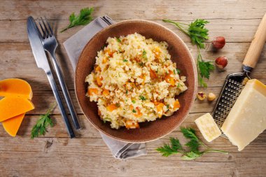 Balkabaklı ve parmesanlı lezzetli kremalı risotto.