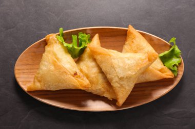 Kızarmış samosa, üst manzara.