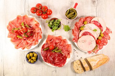 Bir tepsi şarküteri, şarküteri tahtası.