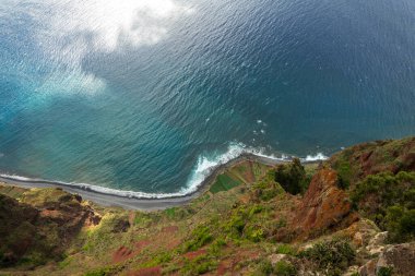 Madeira sahil şeridinin güzel okyanus manzarası