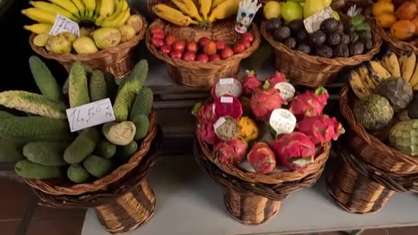 在Funchal农民市场进行水果 蔬菜和香料的特写 — 图库视频影像