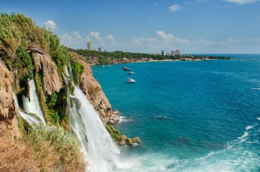 Antalya 'da Şelale Duden. Seyahat arkaplanı veya kartı