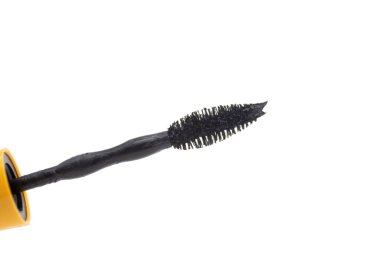 Beyaz arkaplanda göz maskarası fırçası uygulayıcısı