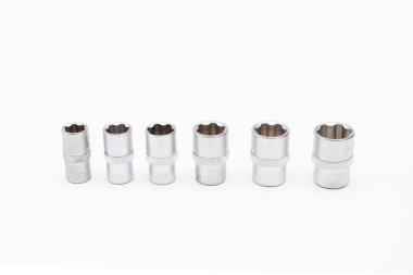 Torque wrench ratchet with cap heads