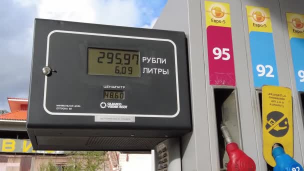 Medidor Combustível Preço Balcão Posto Gasolina Exibição Bomba Gás Mostrando — Vídeo de Stock