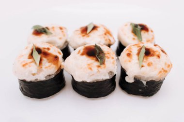 Mayonez peynirli suşi rulosu..