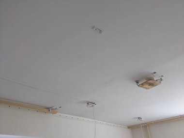 Lazer seviyesinde bir gerilme tavanı kurma işlemi.