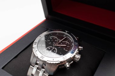 Tissot PRS 200 kuvars saat ve safir kristal ve metal bilezik. Krasnoyarsk, Rusya - 15.06.2023.