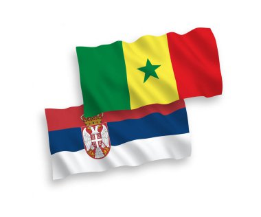 Senegal Cumhuriyeti ve Sırbistan 'ın ulusal taşıyıcı kumaş bayrakları beyaz arka planda izole edildi. 1 'e 2 oranında.